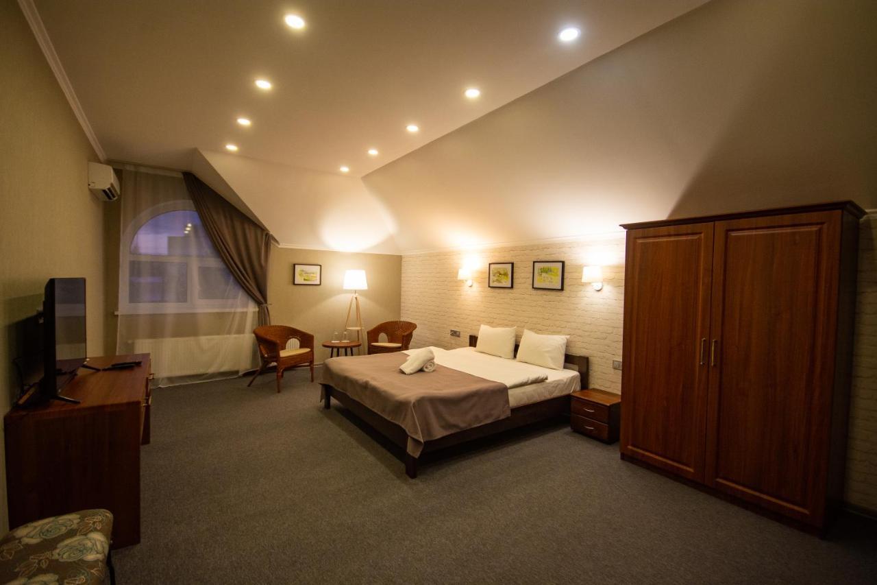 Три Сімки Hotel Vyshhorod Bagian luar foto