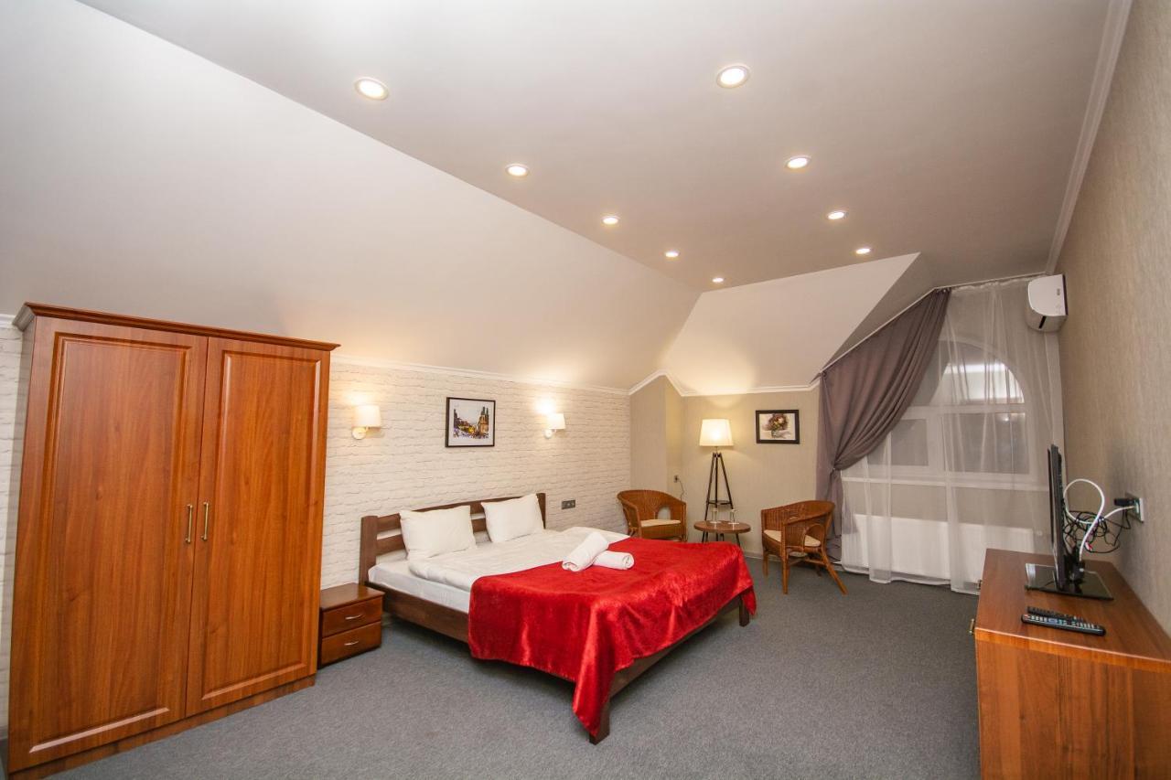 Три Сімки Hotel Vyshhorod Bagian luar foto