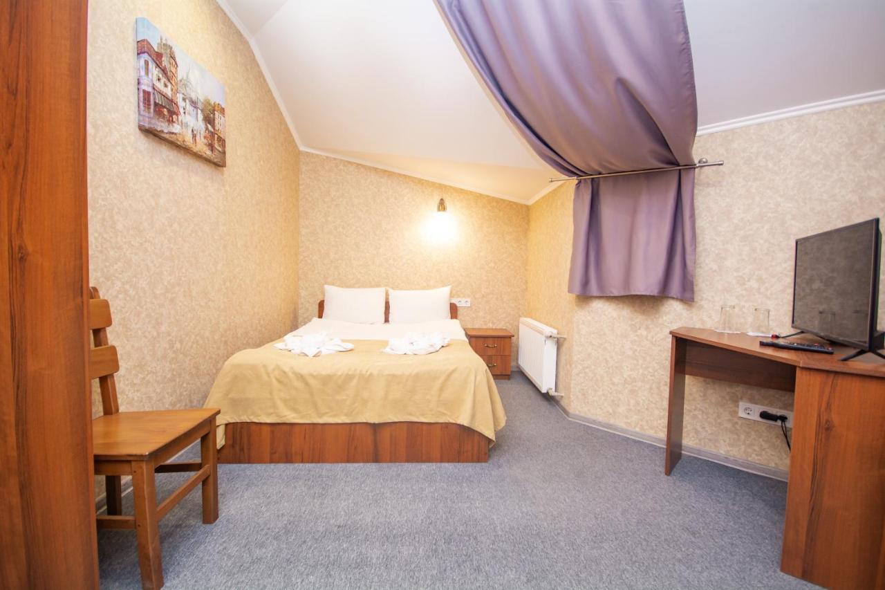 Три Сімки Hotel Vyshhorod Bagian luar foto