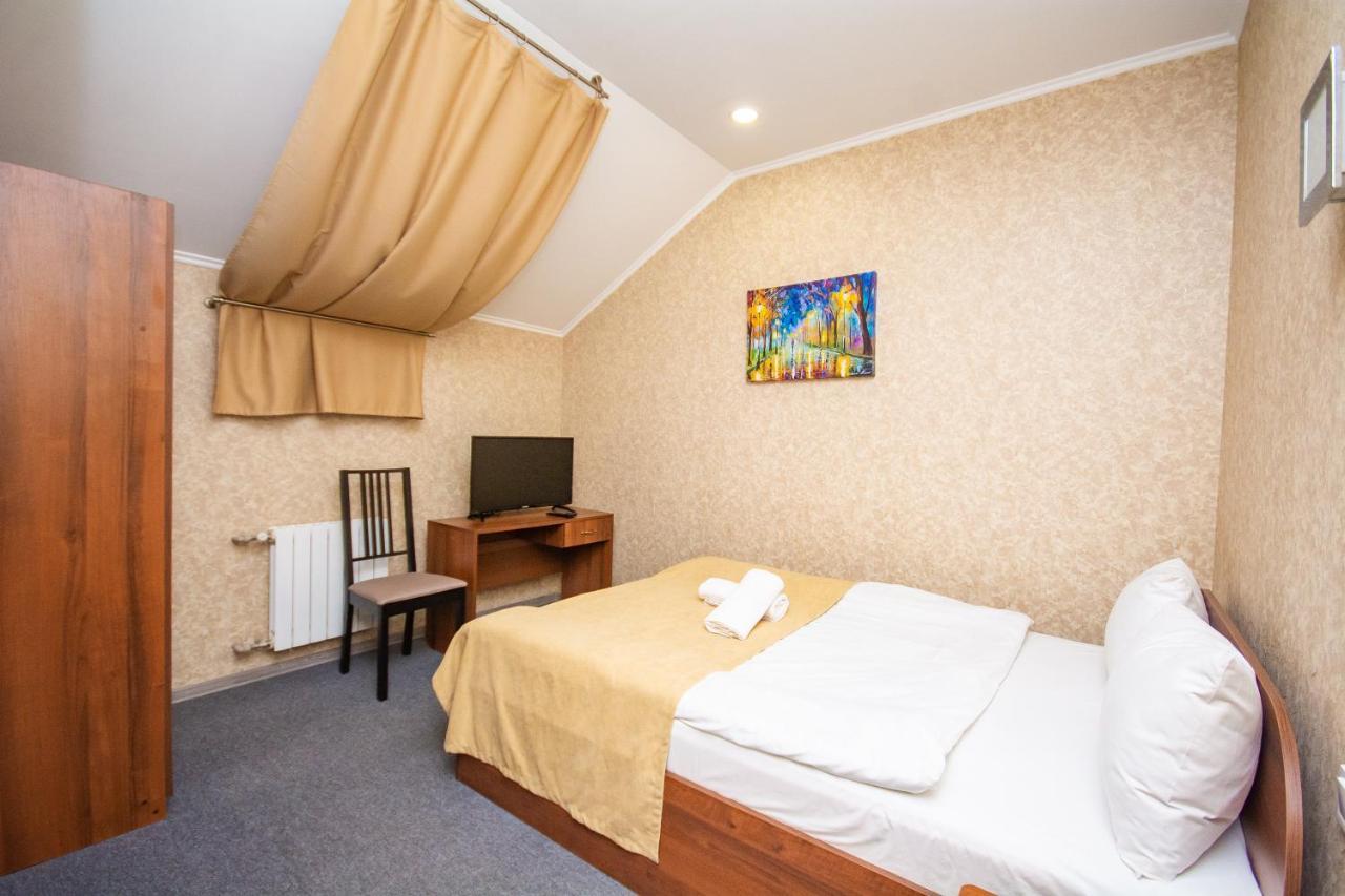 Три Сімки Hotel Vyshhorod Bagian luar foto
