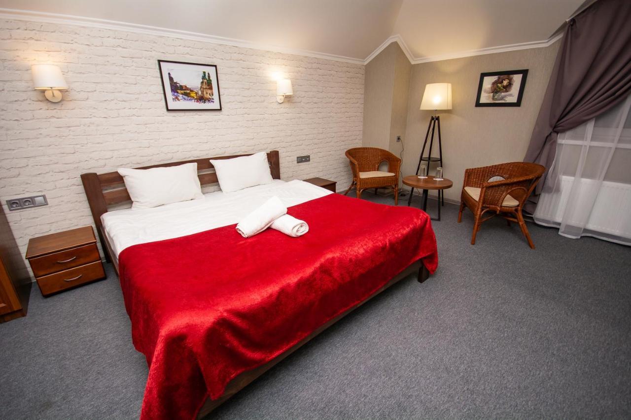 Три Сімки Hotel Vyshhorod Bagian luar foto