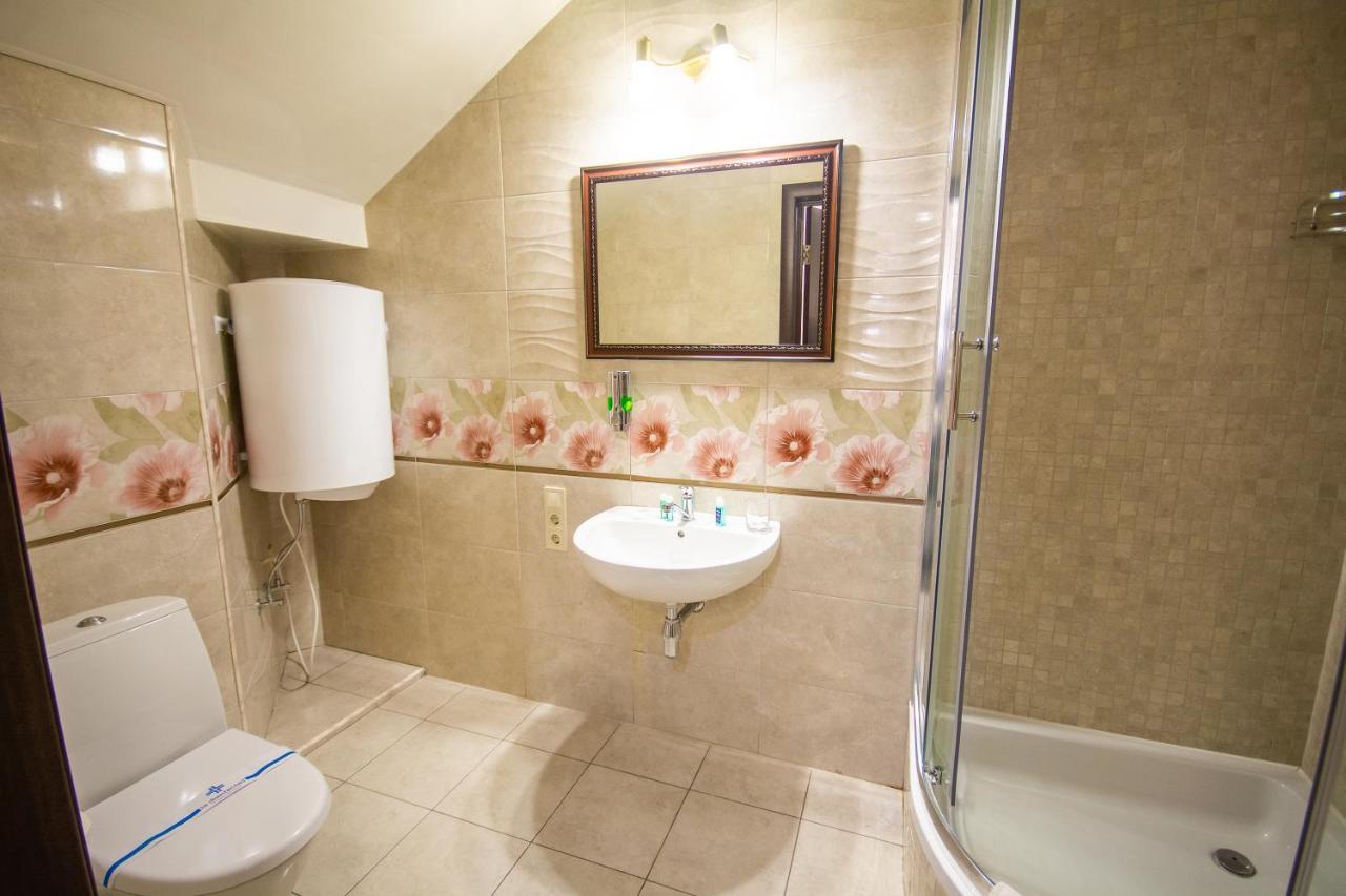 Три Сімки Hotel Vyshhorod Bagian luar foto