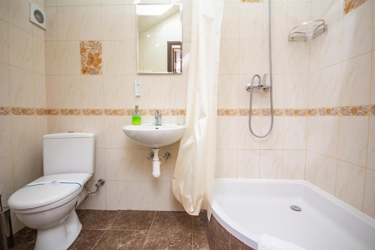 Три Сімки Hotel Vyshhorod Bagian luar foto