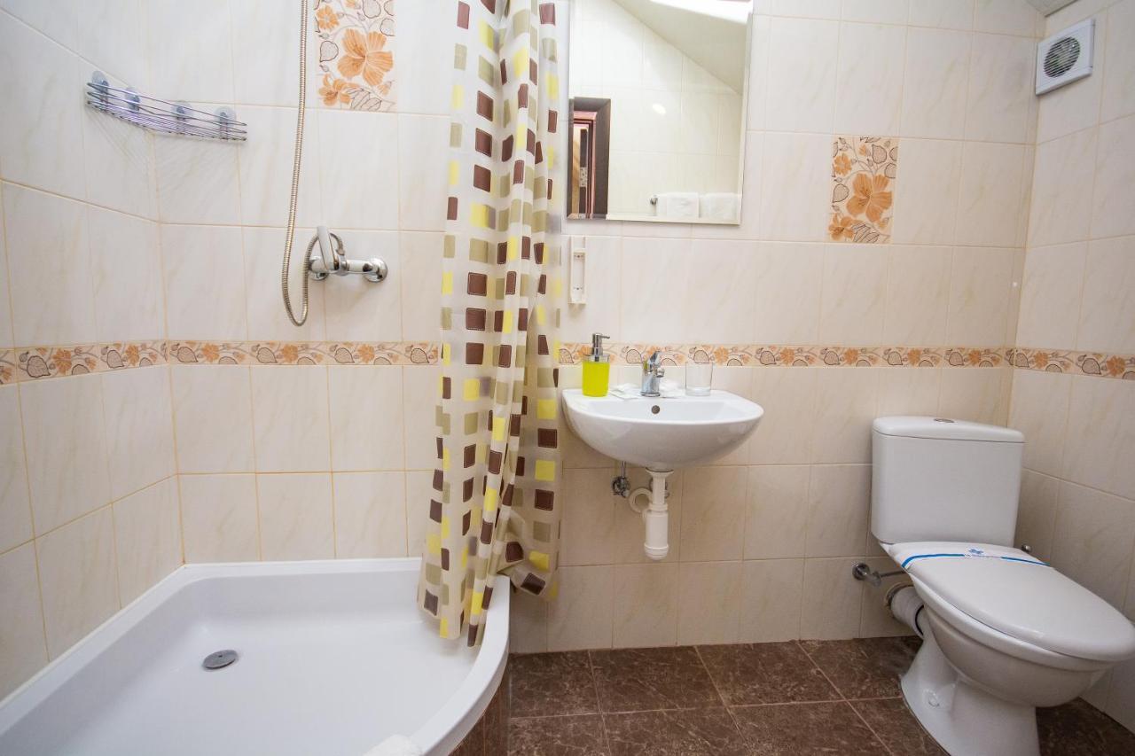 Три Сімки Hotel Vyshhorod Bagian luar foto