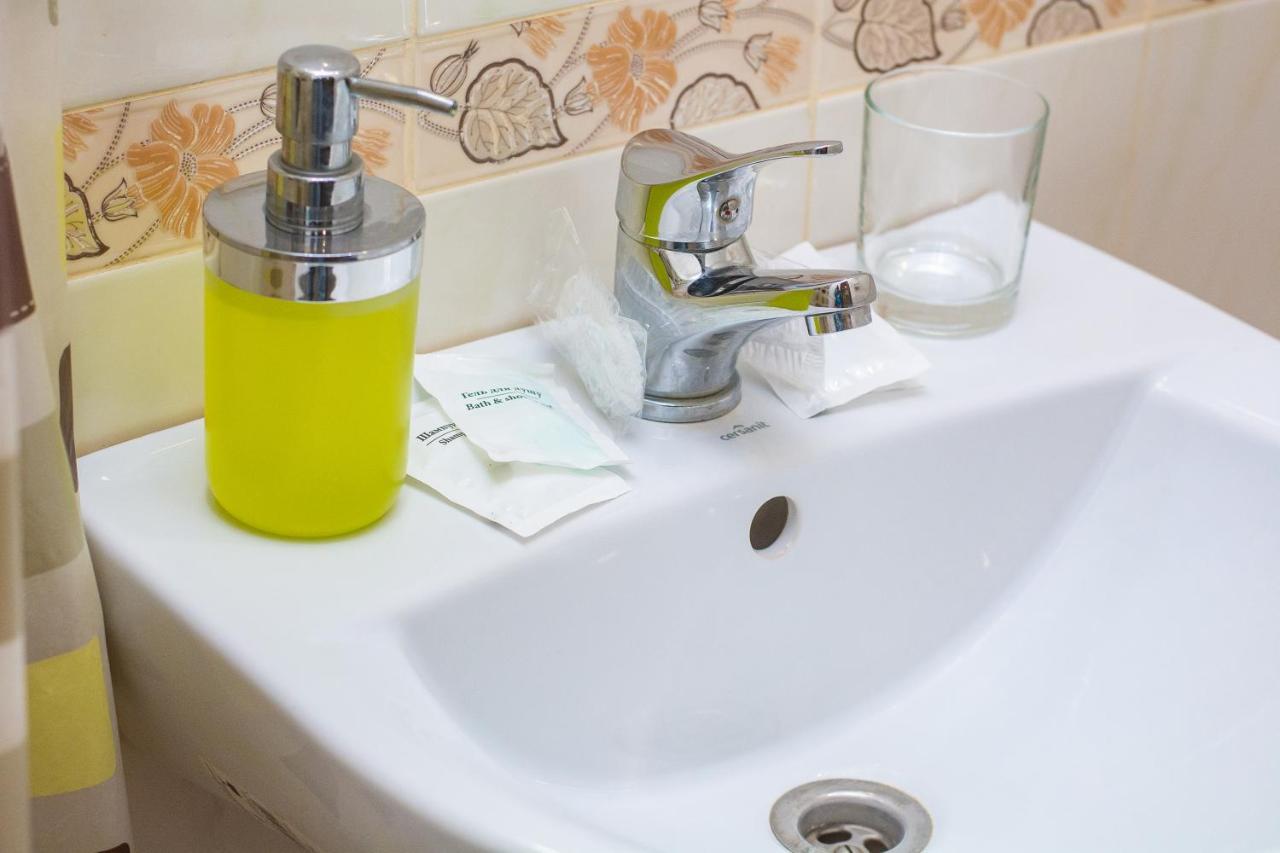 Три Сімки Hotel Vyshhorod Bagian luar foto