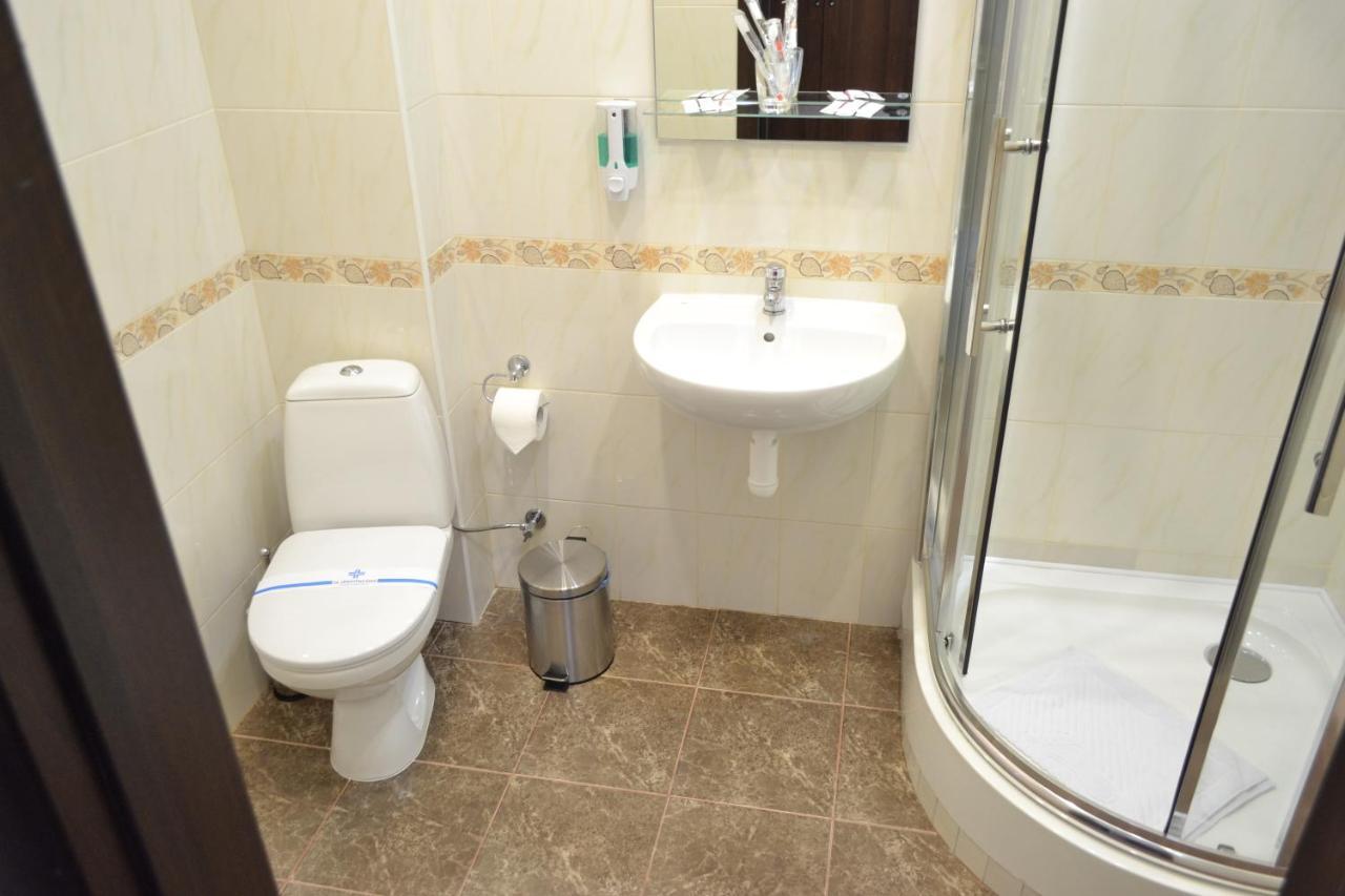 Три Сімки Hotel Vyshhorod Bagian luar foto