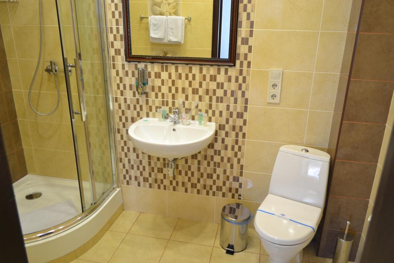 Три Сімки Hotel Vyshhorod Bagian luar foto