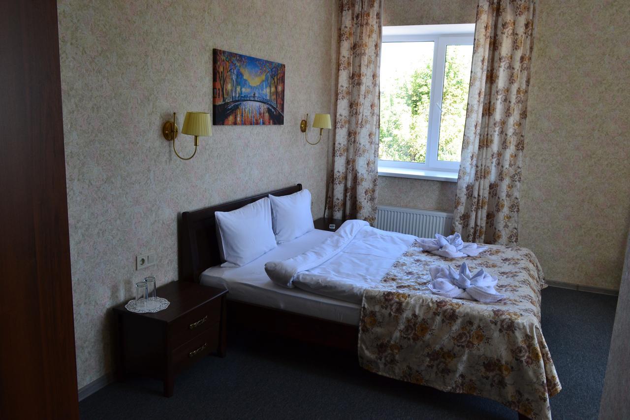 Три Сімки Hotel Vyshhorod Bagian luar foto