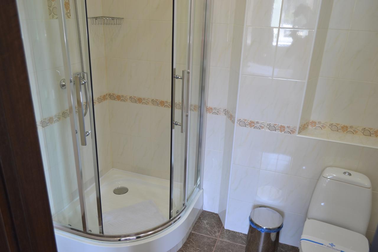 Три Сімки Hotel Vyshhorod Bagian luar foto