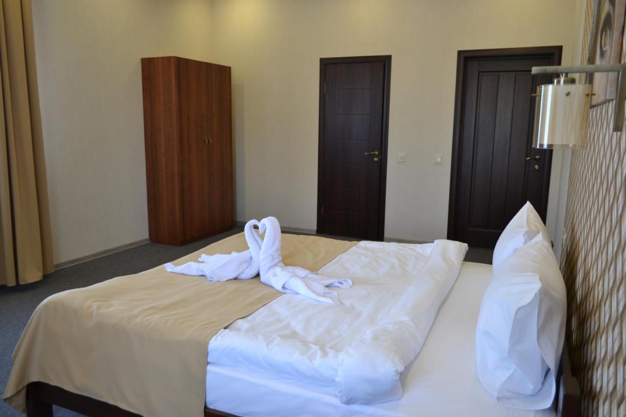 Три Сімки Hotel Vyshhorod Bagian luar foto
