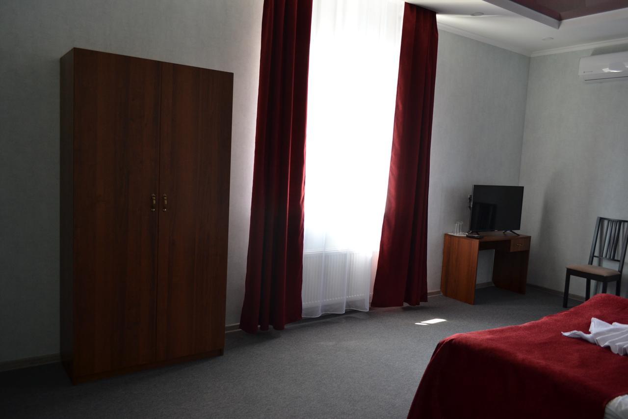 Три Сімки Hotel Vyshhorod Bagian luar foto