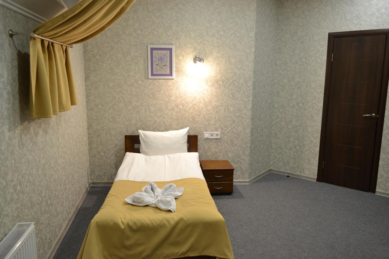 Три Сімки Hotel Vyshhorod Bagian luar foto