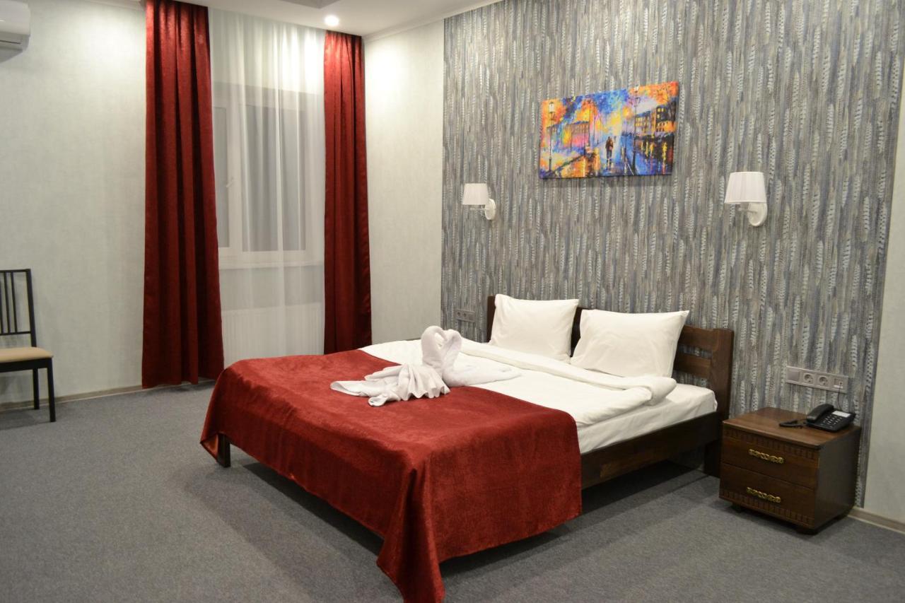 Три Сімки Hotel Vyshhorod Bagian luar foto