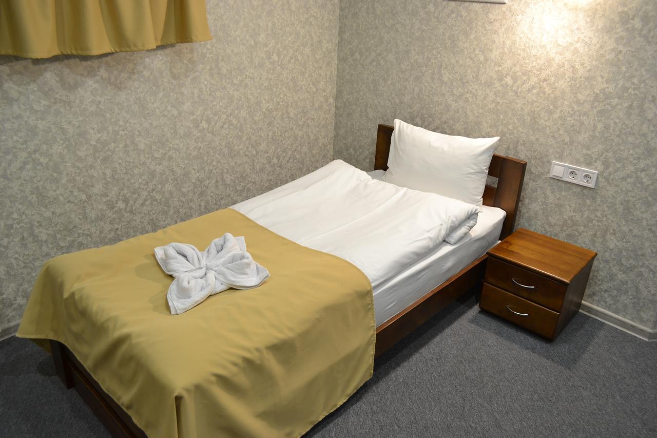 Три Сімки Hotel Vyshhorod Bagian luar foto