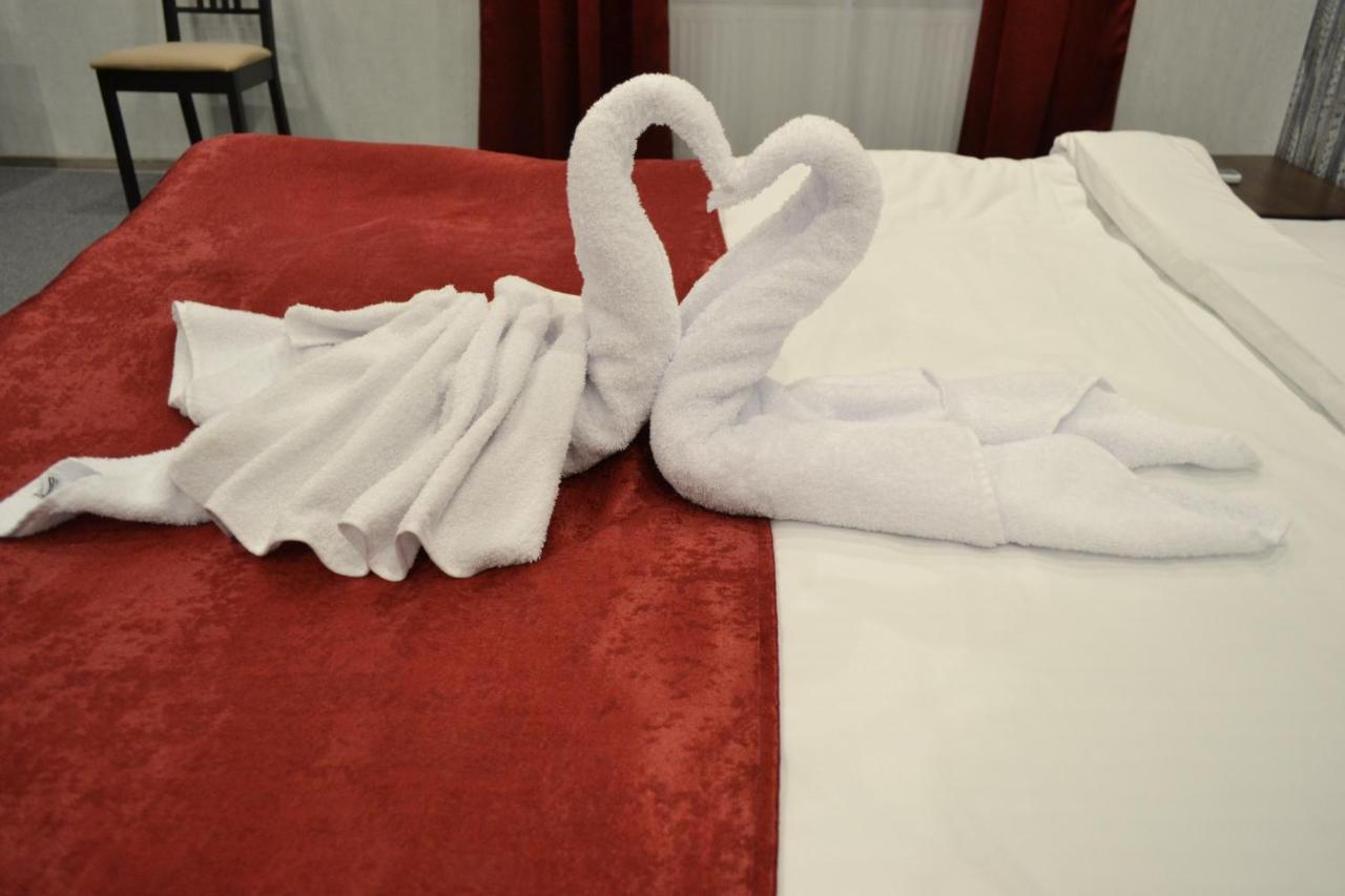 Три Сімки Hotel Vyshhorod Bagian luar foto