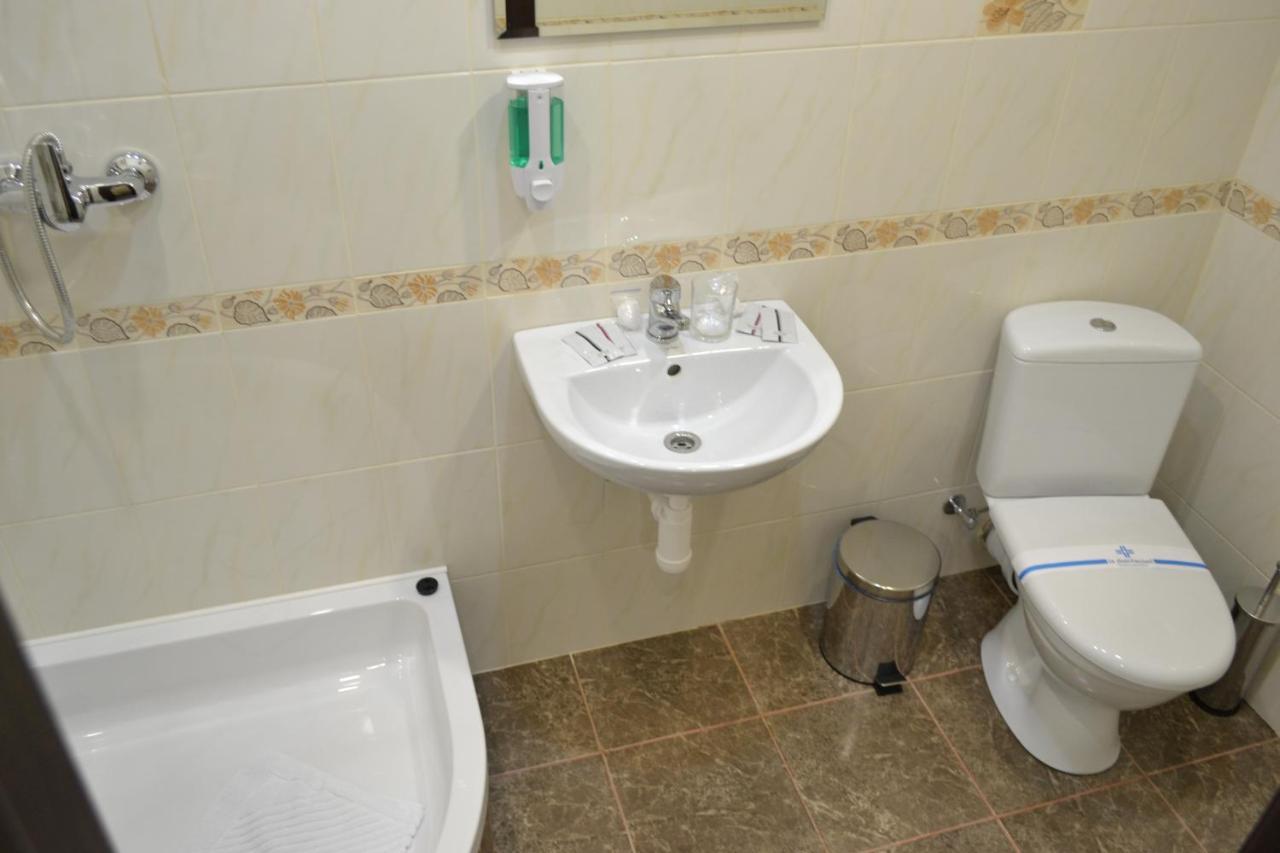 Три Сімки Hotel Vyshhorod Bagian luar foto
