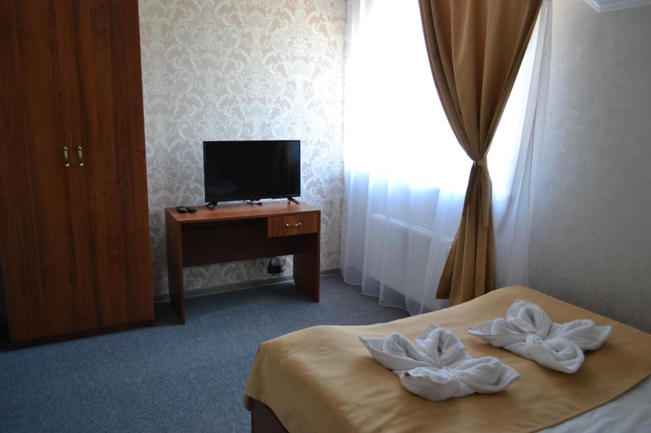Три Сімки Hotel Vyshhorod Bagian luar foto