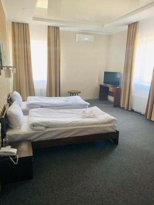Три Сімки Hotel Vyshhorod Bagian luar foto