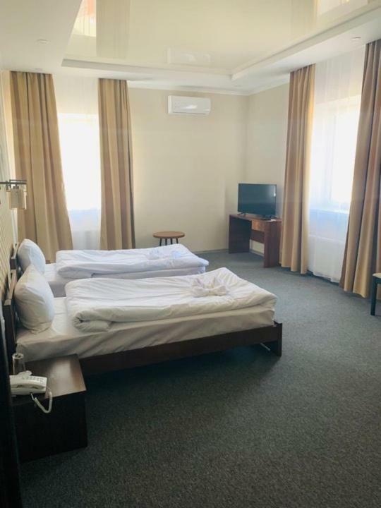 Три Сімки Hotel Vyshhorod Bagian luar foto